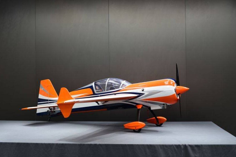91"YAK54-B (blanco/naranja/azul)