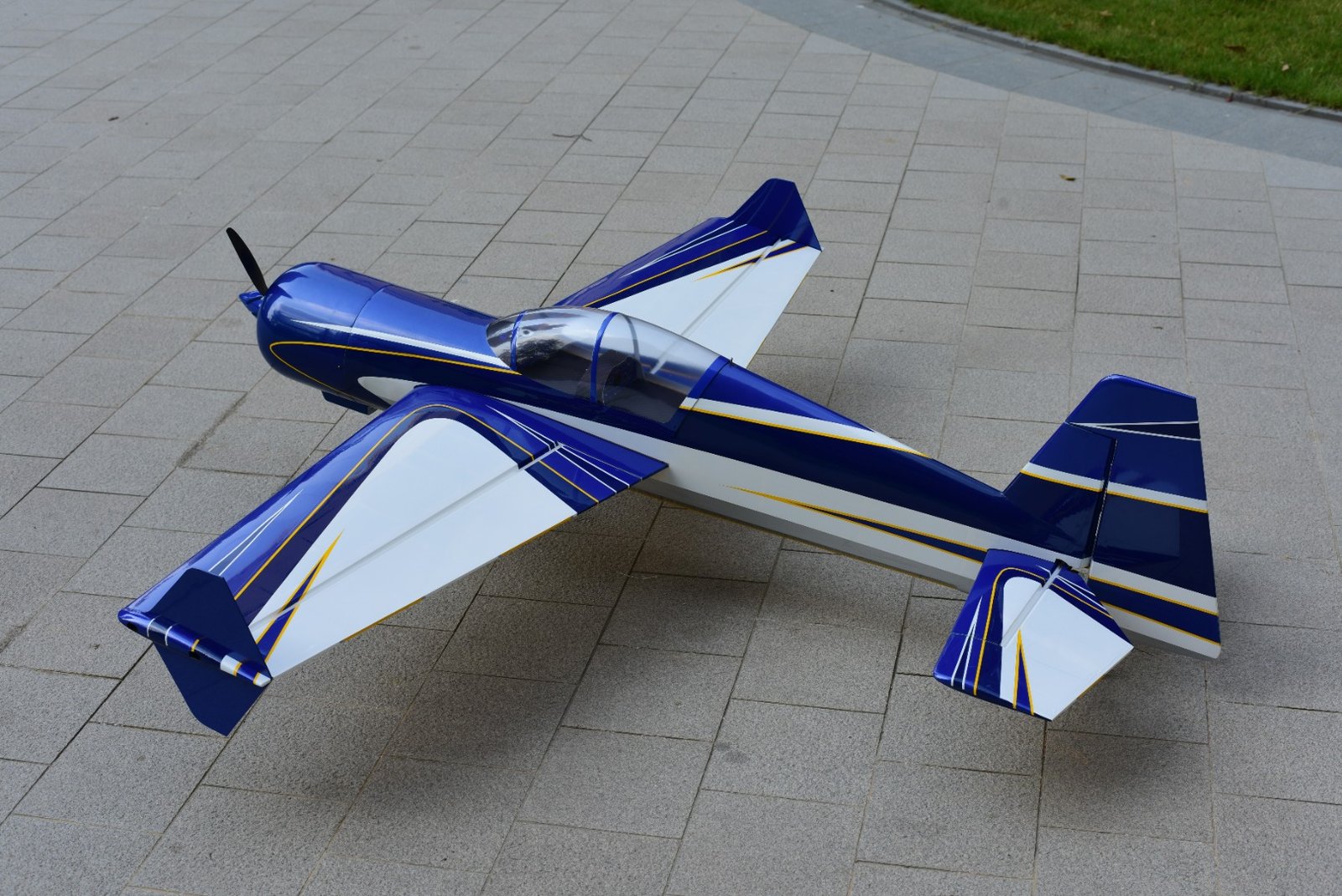 60" YAK54-A (blanco/azul/amarillo) - Imagen 2